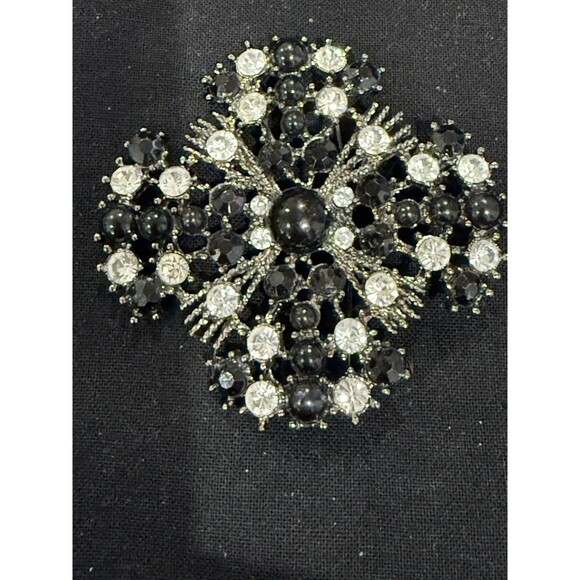 Set of 2 Vintage Style Black and White Rhinestone Brooches Pins Gold Tone - Picture 2 of 7